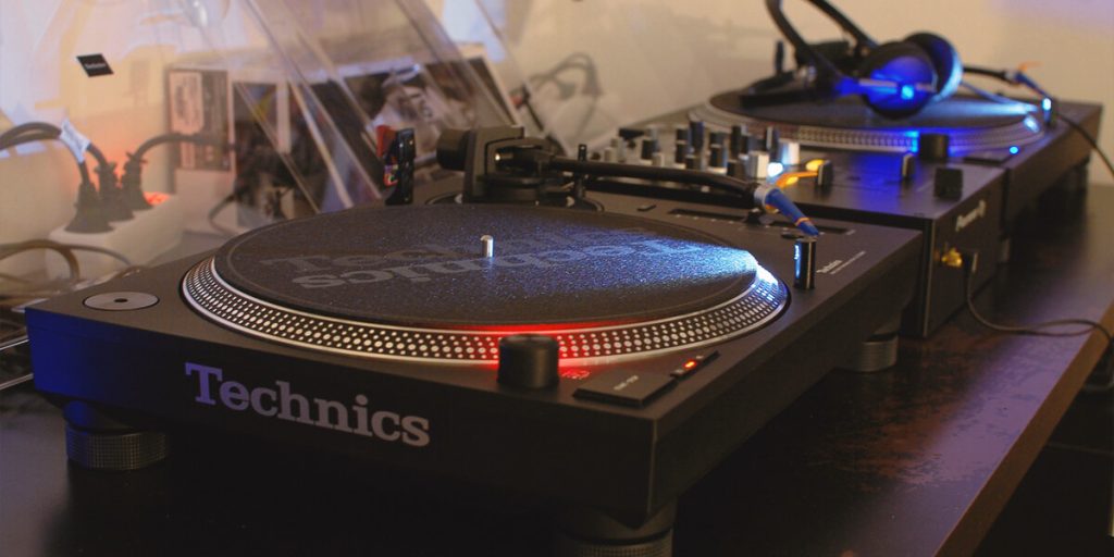 7 Best DJ turntables 2024 [in All Price Ranges]